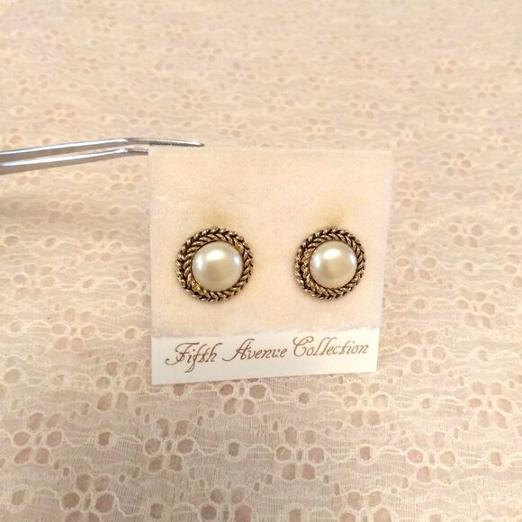 Vintage Signed M&J White Cream Faux Pearl Stud Button Gold Tone Earrings - Picture 5 of 7